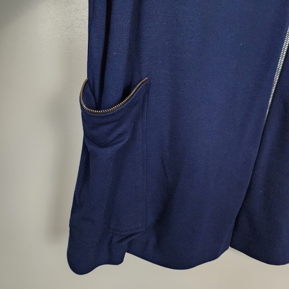 Emmelle zip up top, size xl, nwot - Picture 3 of 6